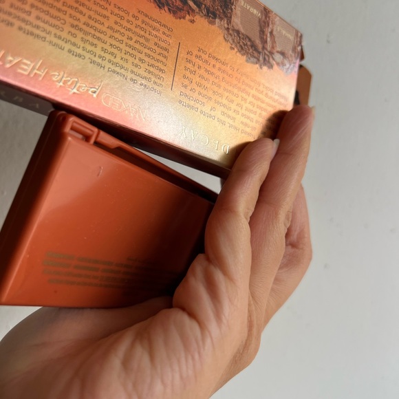 Urban Decay Naked Petite Heat Mini Eyeshadow Palette 6 Colors Brand New In Box - Picture 4 of 6